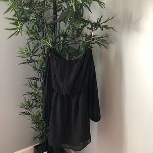 Black dress, open shoulders